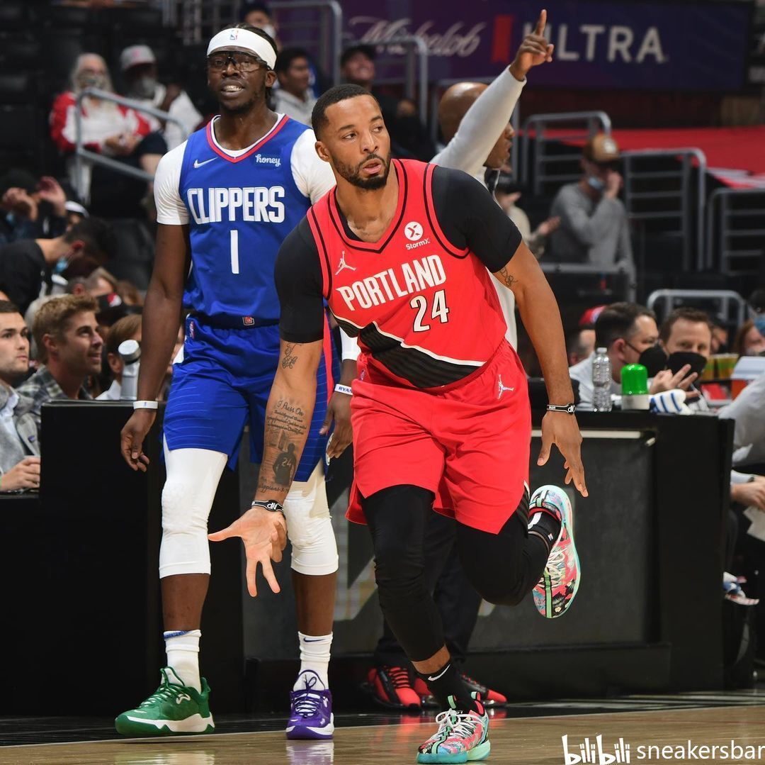 向球员